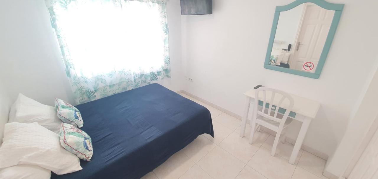 Hugo Beach Hotel & Apartments Gandia Bagian luar foto